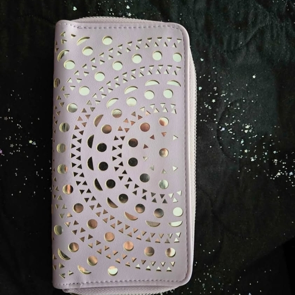 Max Studio Lavender Cutout Wallet - Picture 1 of 4